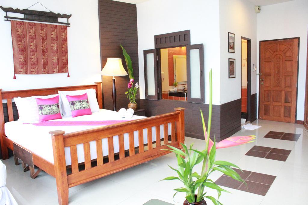 Mook Anda Hotel Phuket Exterior photo